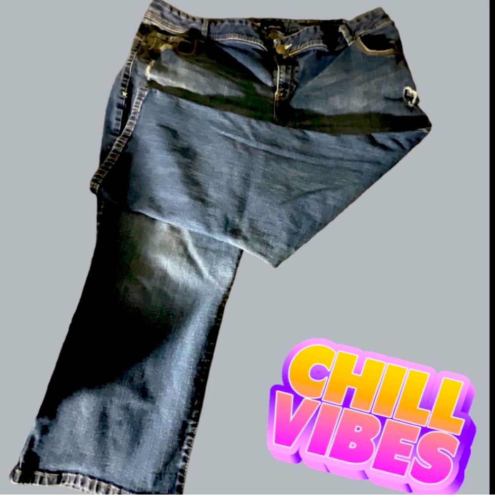 Plus size 24W Lane Bryant jeans fashion denim fall look 2023 distressed, jeans